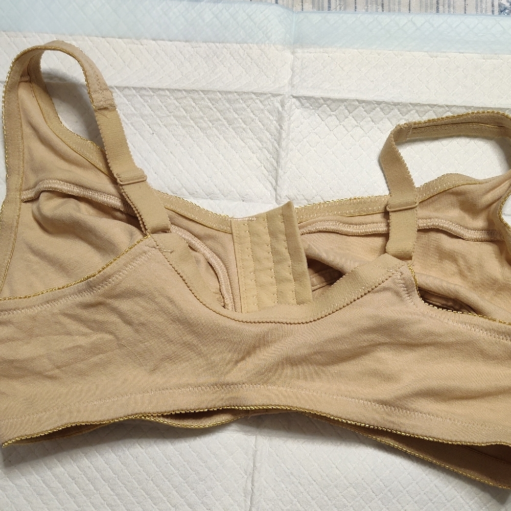 New In Package Women's Tan Front-Closure Bra 42DD - Picture 4 of 5
